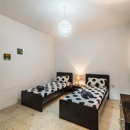 Sea View - Comfortable 2 Bedroom - St Julian's *